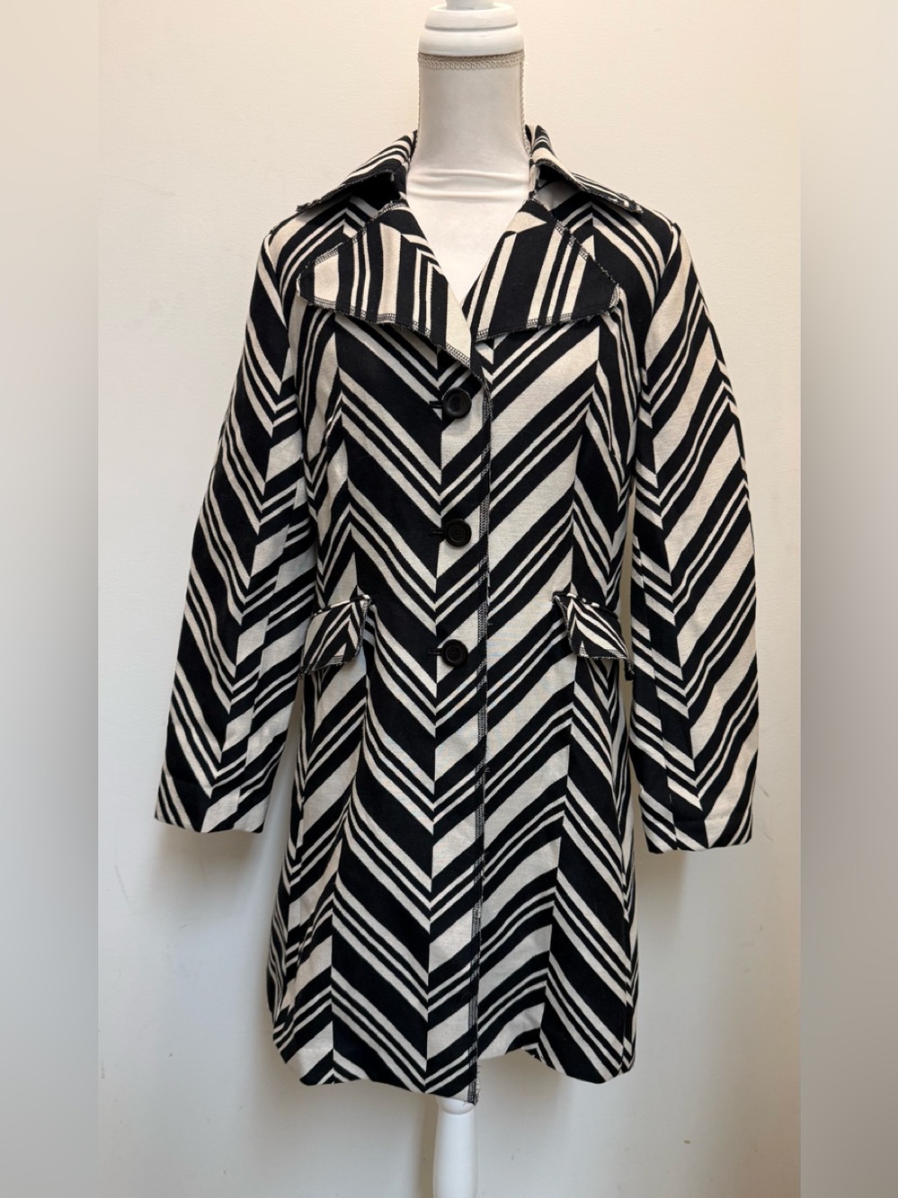 Bandolino black and tan chevron striped overcoat-Size M- EUC